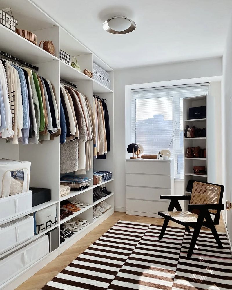Open-concept walk-in closet001 Open-concept walk-in closet001
