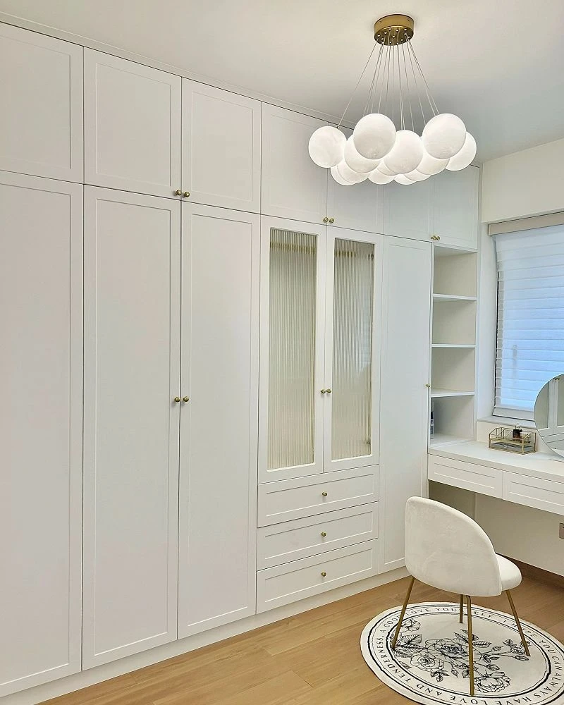 American classic white closet L-shape layout001 American classic white closet L-shape layout001