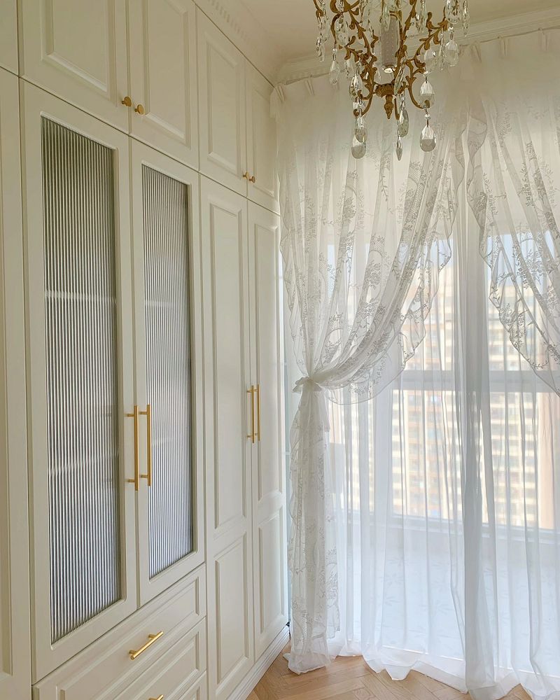cream white and dark wood two-tone closet design001 cream white and dark wood two-tone closet design001