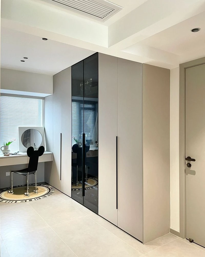 Italian minimalist walk-in closet001 Italian minimalist walk-in closet001
