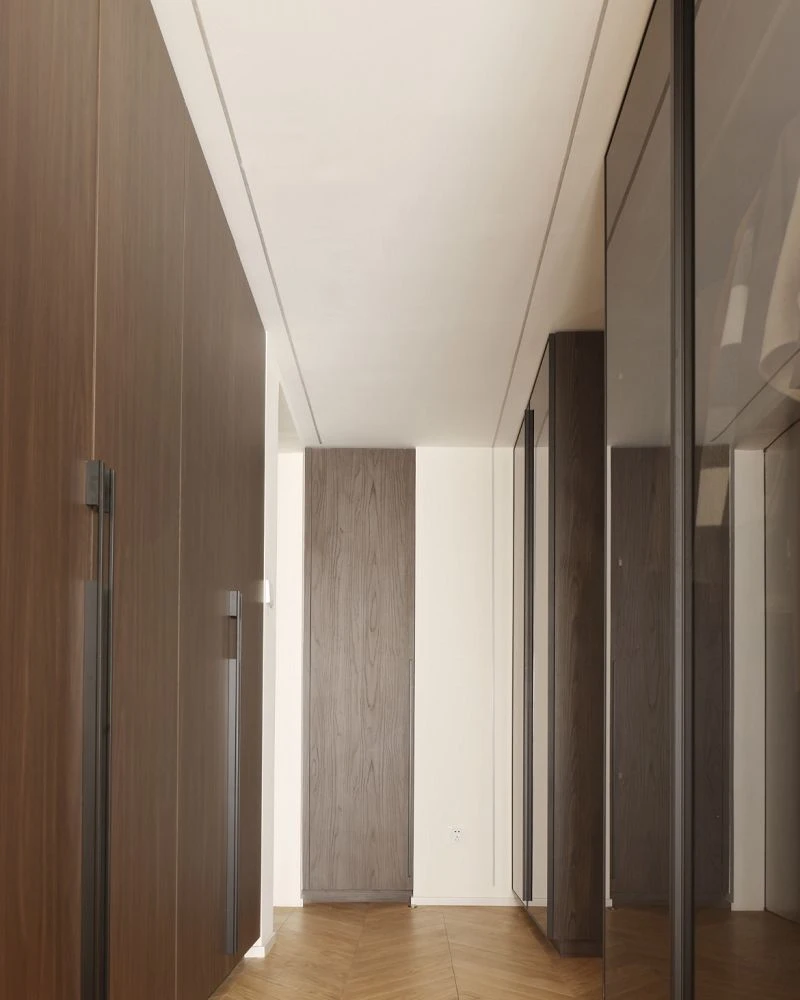 Walnut-colored walk-in closet 2001 Walnut-colored walk-in closet 2001