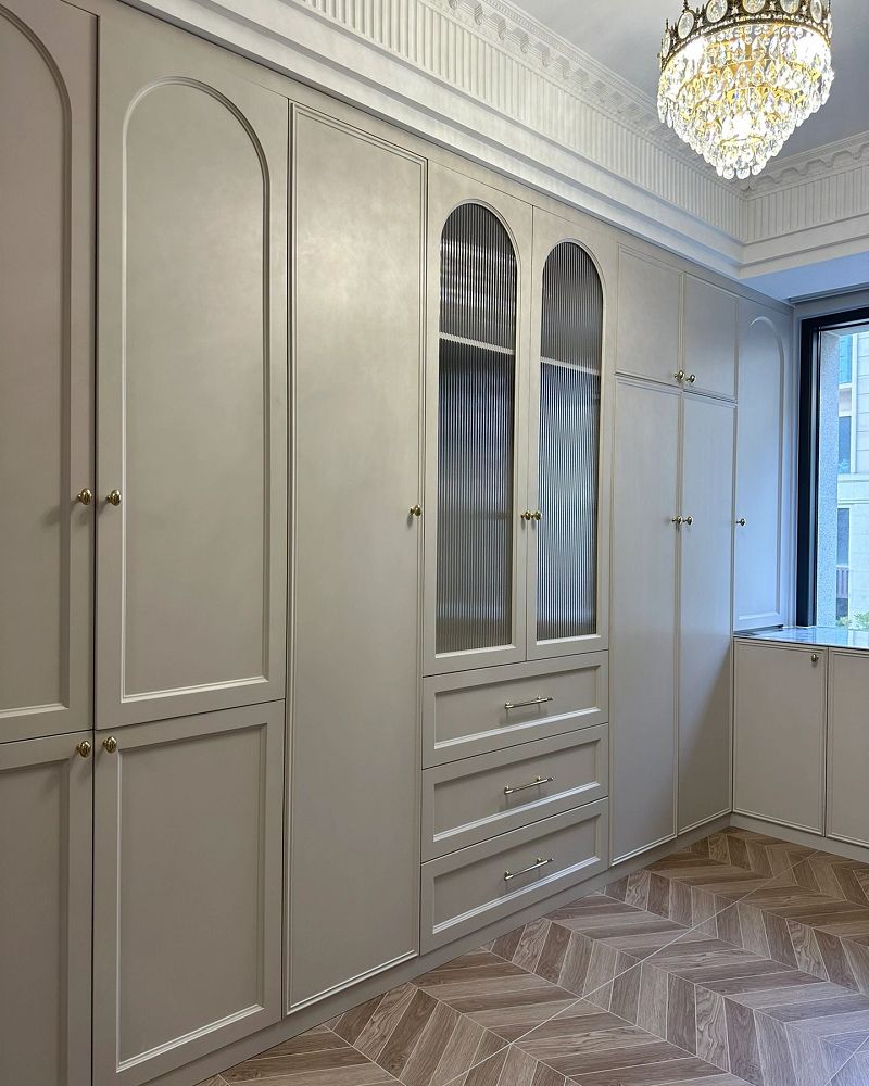 open bottom shelf storage nook in walk-in closet001 open bottom shelf storage nook in walk-in closet001