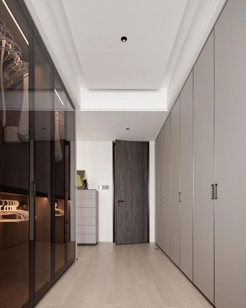 Walk-in closet with tinted glass cabinet doors001 Walk-in closet with tinted glass cabinet doors001