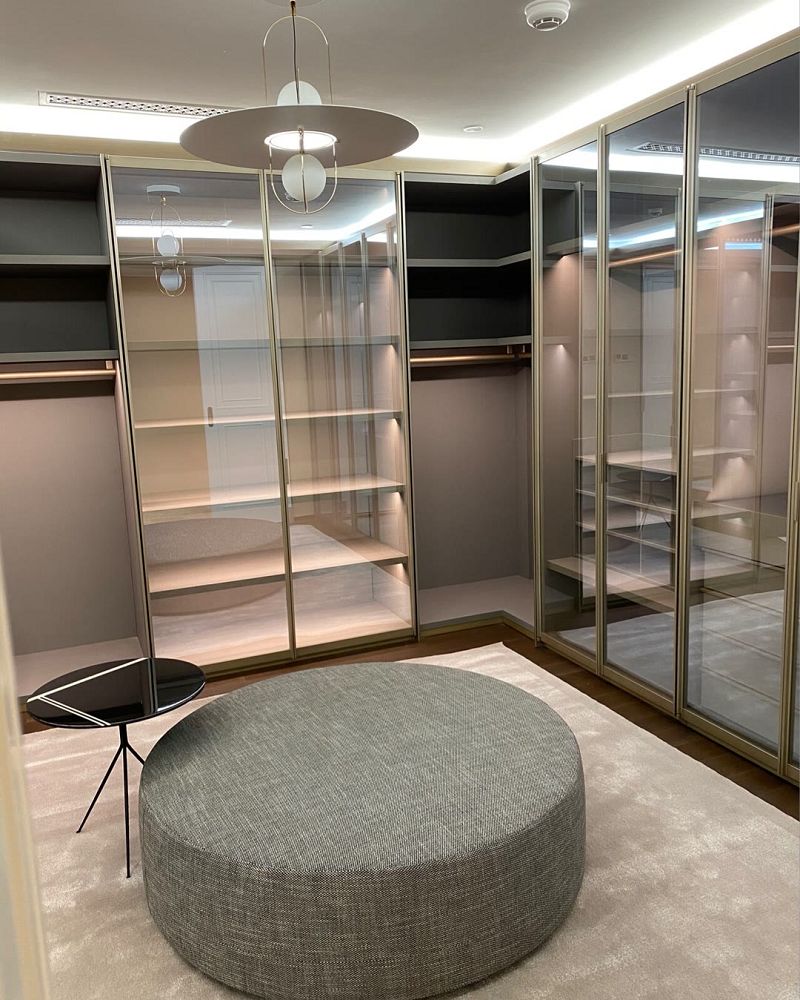 Italian luxury walk-in closet black frame palette001 Italian luxury walk-in closet black frame palette001