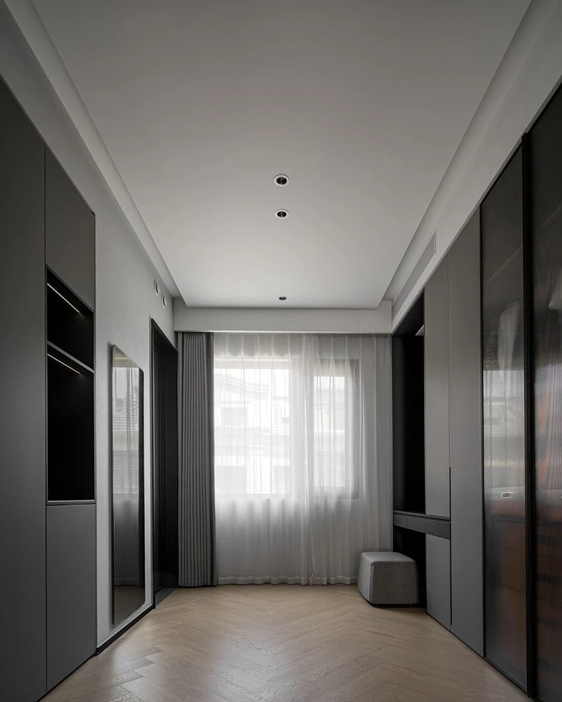 handleless minimalist floor-to-ceiling wardrobe doors001 handleless minimalist floor-to-ceiling wardrobe doors001