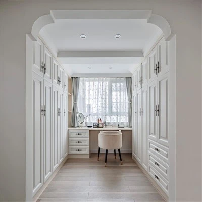 American Classic Walk-in Closet