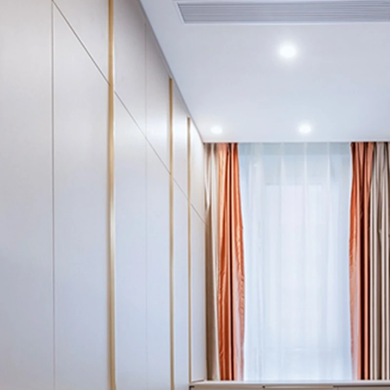 Two-tone walk-in closet (3)