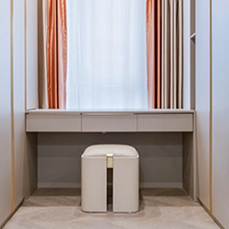 Two-tone walk-in closet (4)